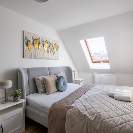 Exclusive & Central Duplex Residence By Prestige Homes Budapest Kültér fotó